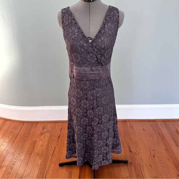 Isaac Mizrahi gray lace midi V neck dress in size small - Picture 9 of 9
